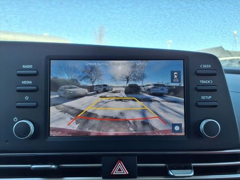 Used 2022 Hyundai Elantra SEL image 12