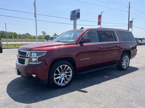Used 2017 Chevrolet Suburban LT w/ Luxury Package image 7