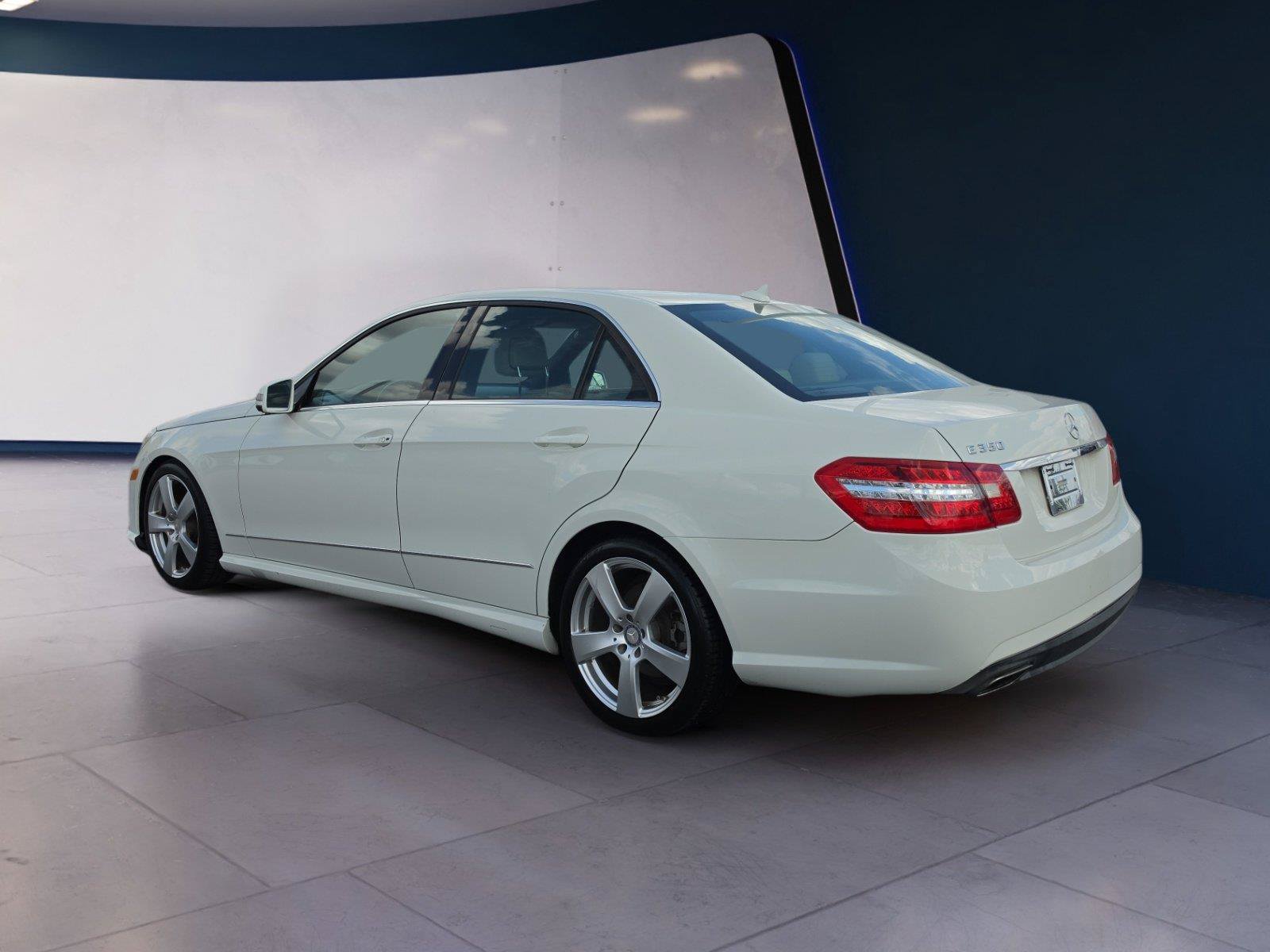 Used 2011 Mercedes-Benz E 350 Sedan image 3
