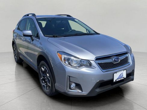 Used 2017 Subaru Crosstrek 2.0i Premium w/ Popular Package #1 AWD/4WD image 1