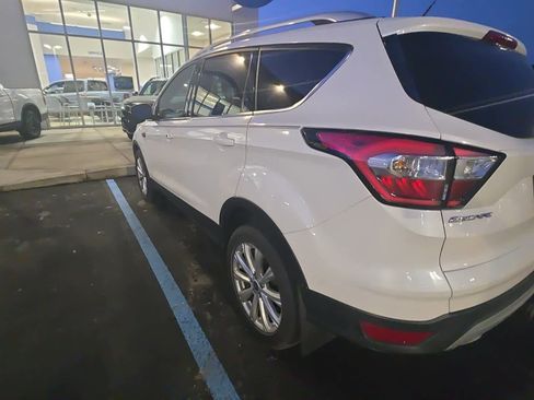 Used 2017 Ford Escape Titanium image 3