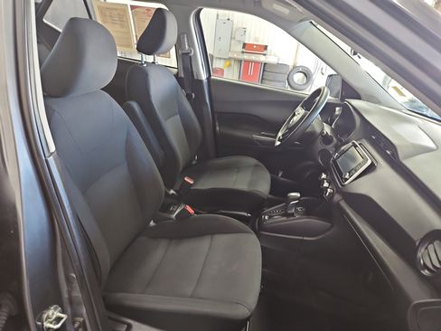 Used 2023 Nissan Kicks S image 9