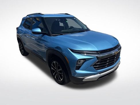 Used 2025 Chevrolet TrailBlazer LT FWD image 3