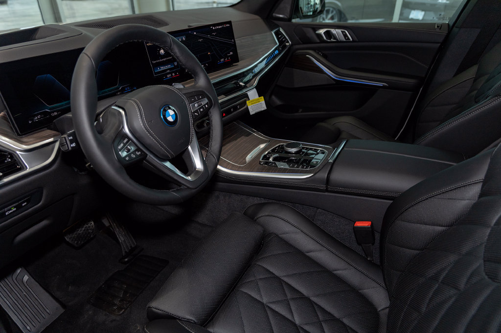 Used 2026 BMW X5 xDrive50e w/ Premium Package AWD/4WD image 8