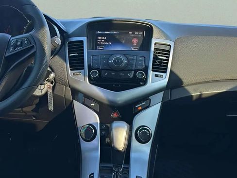 Used 2016 Chevrolet Cruze LT w/ Technology Package image 24