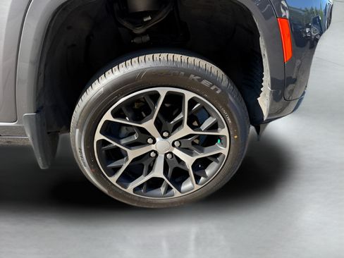 Used 2022 Jeep Grand Cherokee Summit AWD/4WD image 34