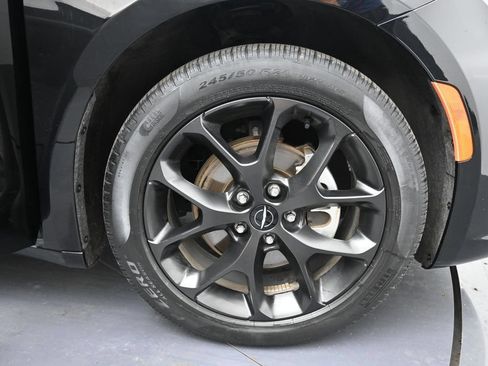 Used 2025 Chrysler Pacifica Limited FWD image 29
