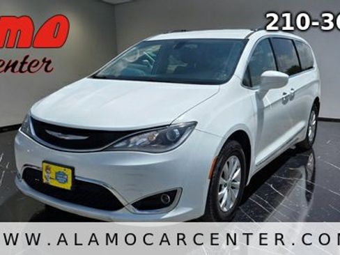 Used 2017 Chrysler Pacifica Touring-L FWD image 1