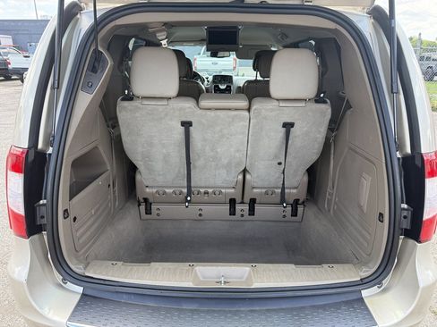 Used 2014 Chrysler Town & Country Touring-L w/ Driver Convenience Group FWD image 20