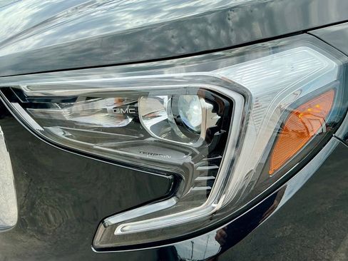 Used 2021 GMC Terrain SLE w/ Driver Convenience Package FWD image 10