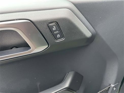 Used 2025 Ford Bronco Badlands image 13