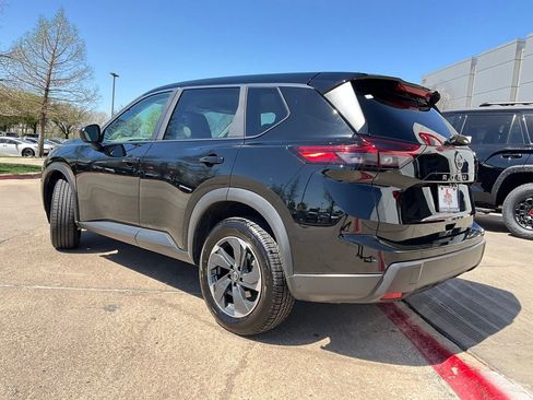 Used 2025 Nissan Rogue SV image 8