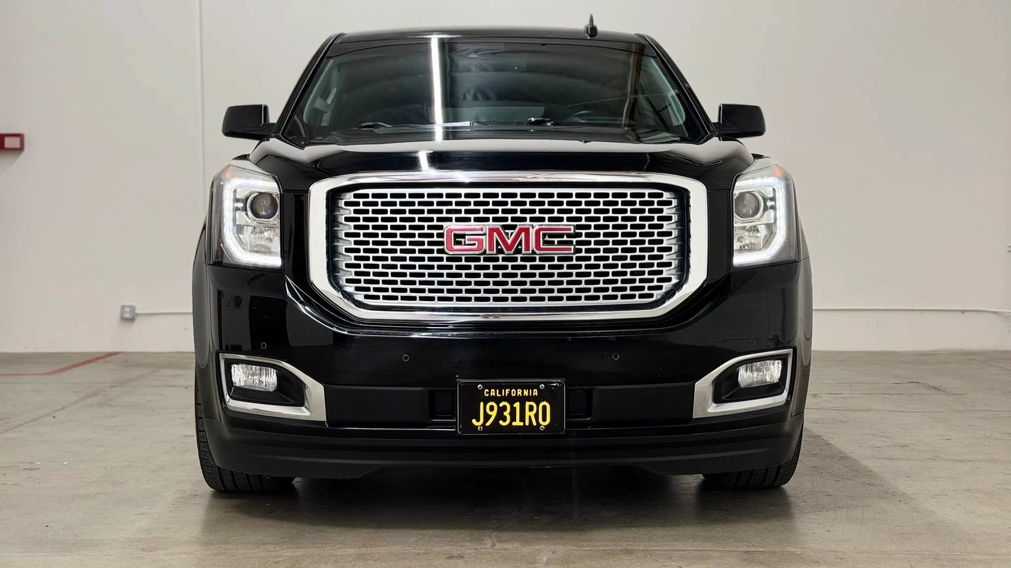 Used 2015 GMC Yukon Denali w/ Premium Package AWD/4WD image 4