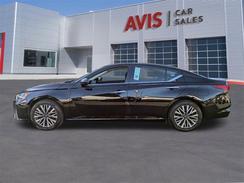 Used 2024 Nissan Altima 2.5 SV image 10