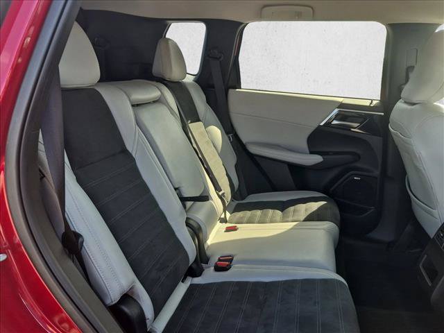 Used 2025 Mitsubishi Outlander SE FWD image 20