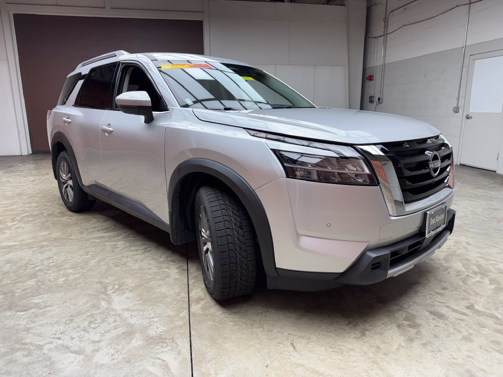 Used 2024 Nissan Pathfinder SL AWD/4WD image 7