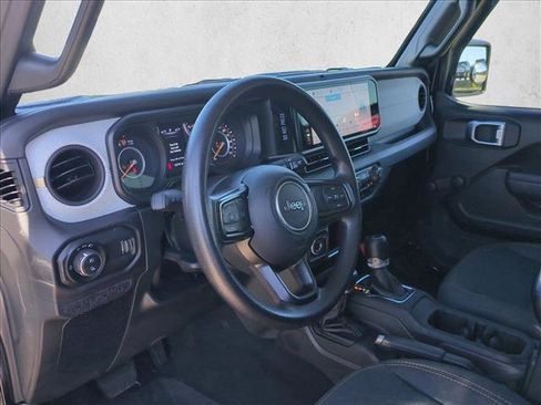 Used 2024 Jeep Gladiator Sport image 9