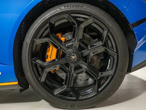 Used 2023 Lamborghini Huracan Tecnica image 14