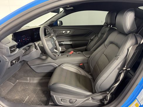 Used 2025 Ford Mustang GT Premium RWD image 5