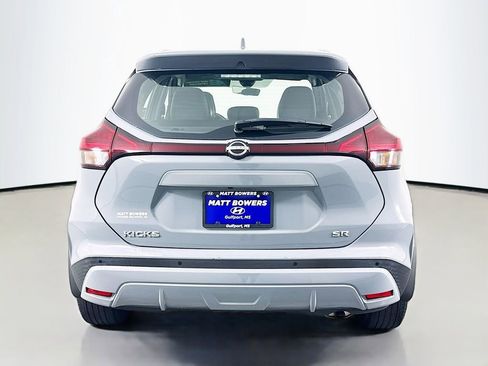 Used 2022 Nissan Kicks SR w/ Premium Package FWD image 6