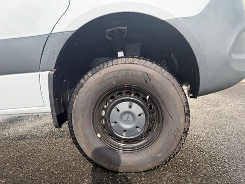 Used 2024 Mercedes-Benz Sprinter 2500 image 5