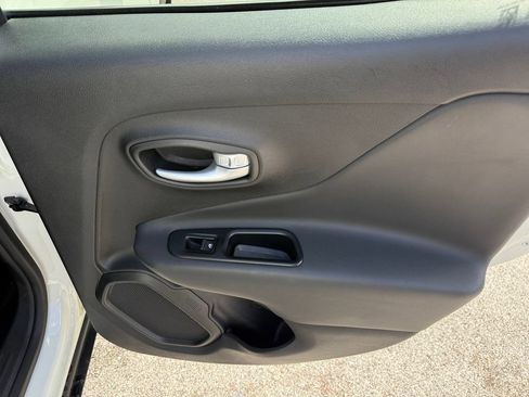 Used 2023 Jeep Renegade Latitude AWD/4WD image 20