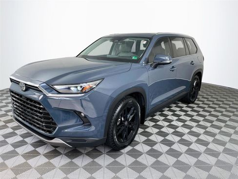 Used 2024 Toyota Grand Highlander AWD image 3