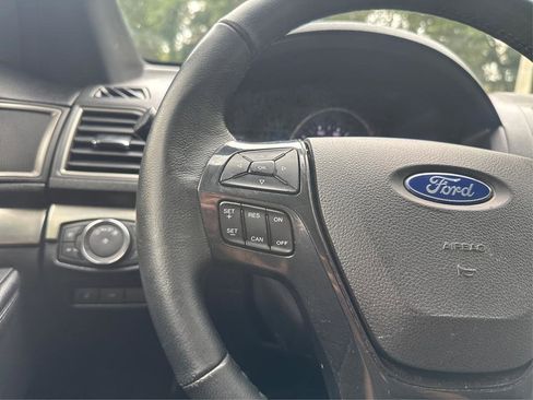 Used 2018 Ford Explorer XLT w/ Equipment Group 202A image 22