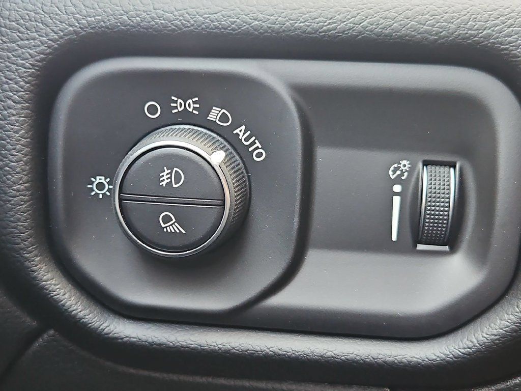New 2026 RAM 2500 Big Horn AWD/4WD image 18