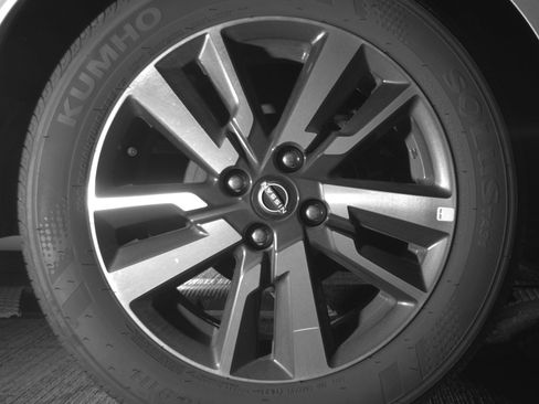 Used 2025 Nissan Versa SV image 15