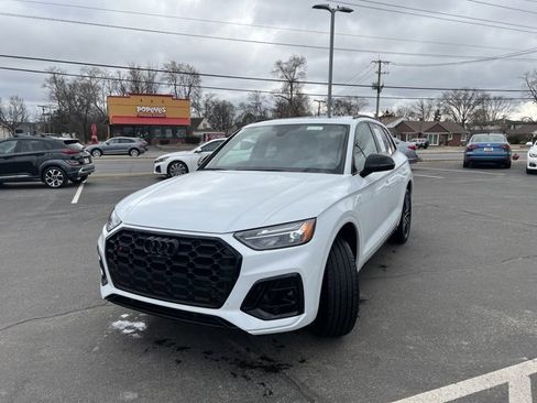 Used 2025 Audi SQ5 Premium Plus w/ Premium Plus Package image 2