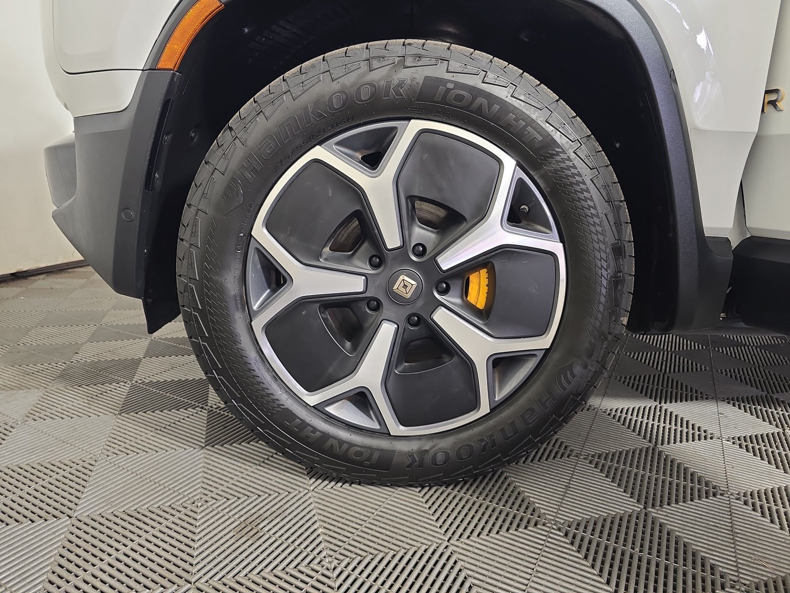 Used 2022 Rivian R1T Adventure AWD/4WD image 9