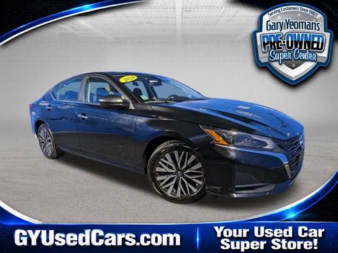 Used 2024 Nissan Altima 2.5 SV FWD image 1