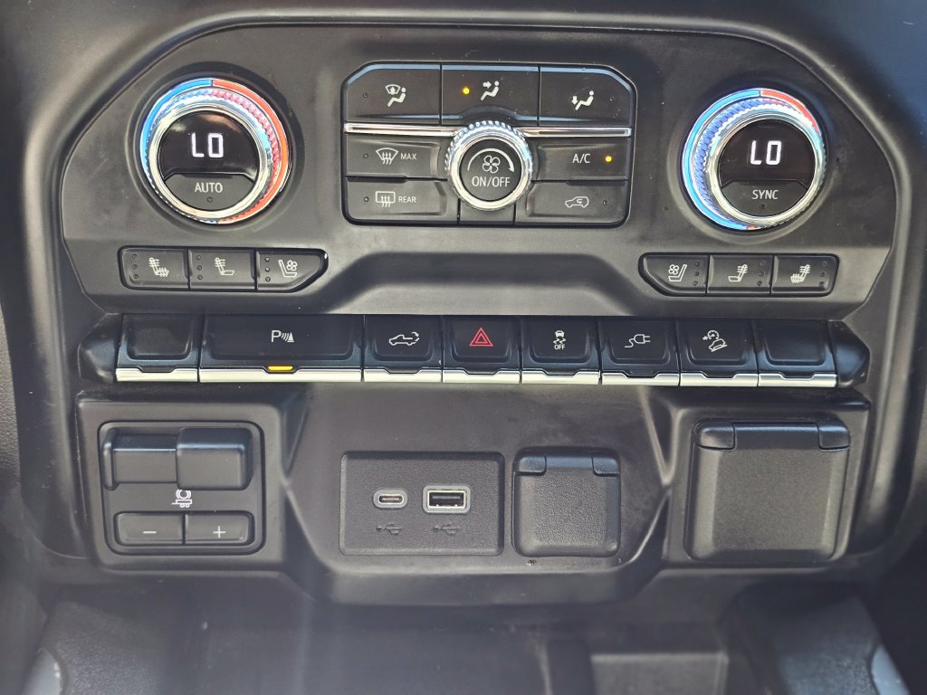 Used 2022 GMC Sierra 2500 AT4 w/ AT4 Preferred Package AWD/4WD image 17