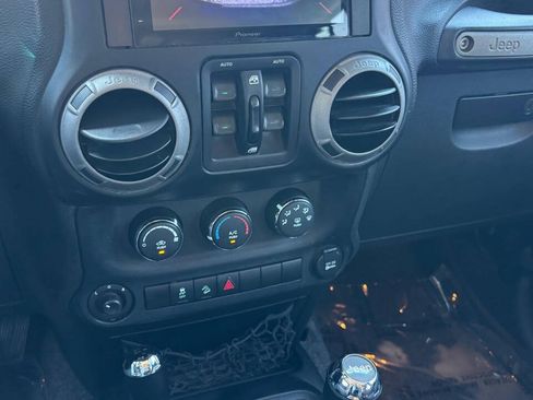 Used 2015 Jeep Wrangler Unlimited Sport w/ Quick Order Package 24S AWD/4WD image 23