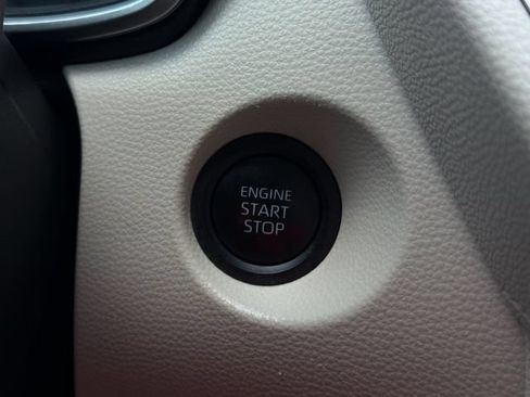 Used 2024 Toyota Corolla Cross XLE FWD image 23
