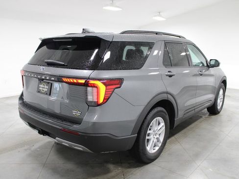 New 2026 Ford Explorer Active RWD image 8