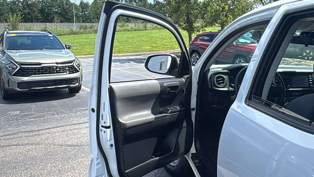 Used 2022 Toyota Tacoma SR AWD/4WD image 13