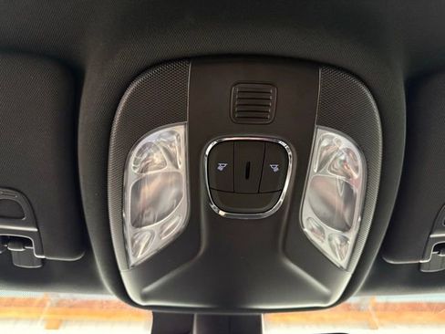 Used 2024 Jeep Compass Limited image 18