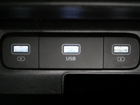 Used 2023 Kia Sorento LX image 22