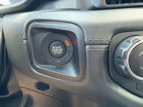 Used 2024 Jeep Wrangler Unlimited Sahara w/ Technology Group AWD/4WD image 16