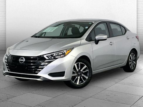 Used 2025 Nissan Versa SV FWD image 12