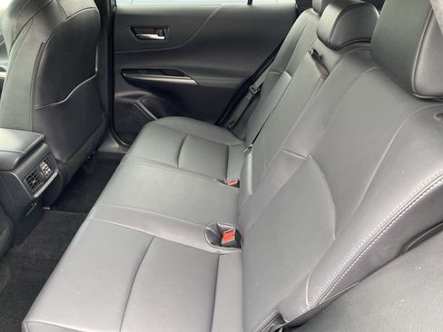 Used 2022 Toyota Venza XLE image 25