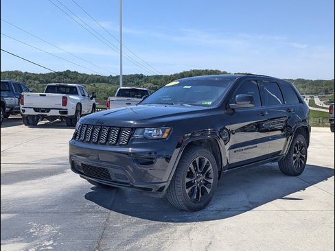 Used 2019 Jeep Grand Cherokee Altitude AWD/4WD image 1