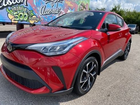 Used 2021 Toyota C-HR XLE image 3