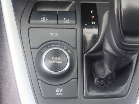 Used 2024 Toyota RAV4 LE AWD/4WD image 20