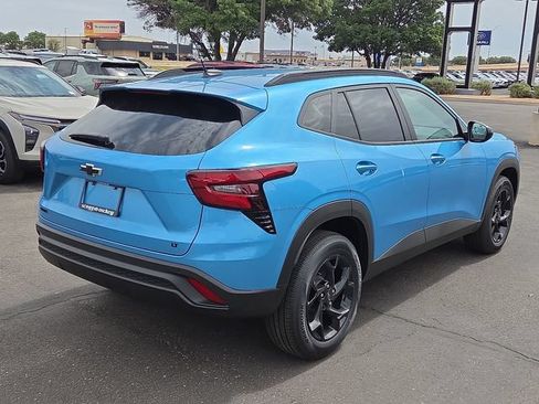 New 2026 Chevrolet Trax LT w/ Sunroof Package FWD image 4