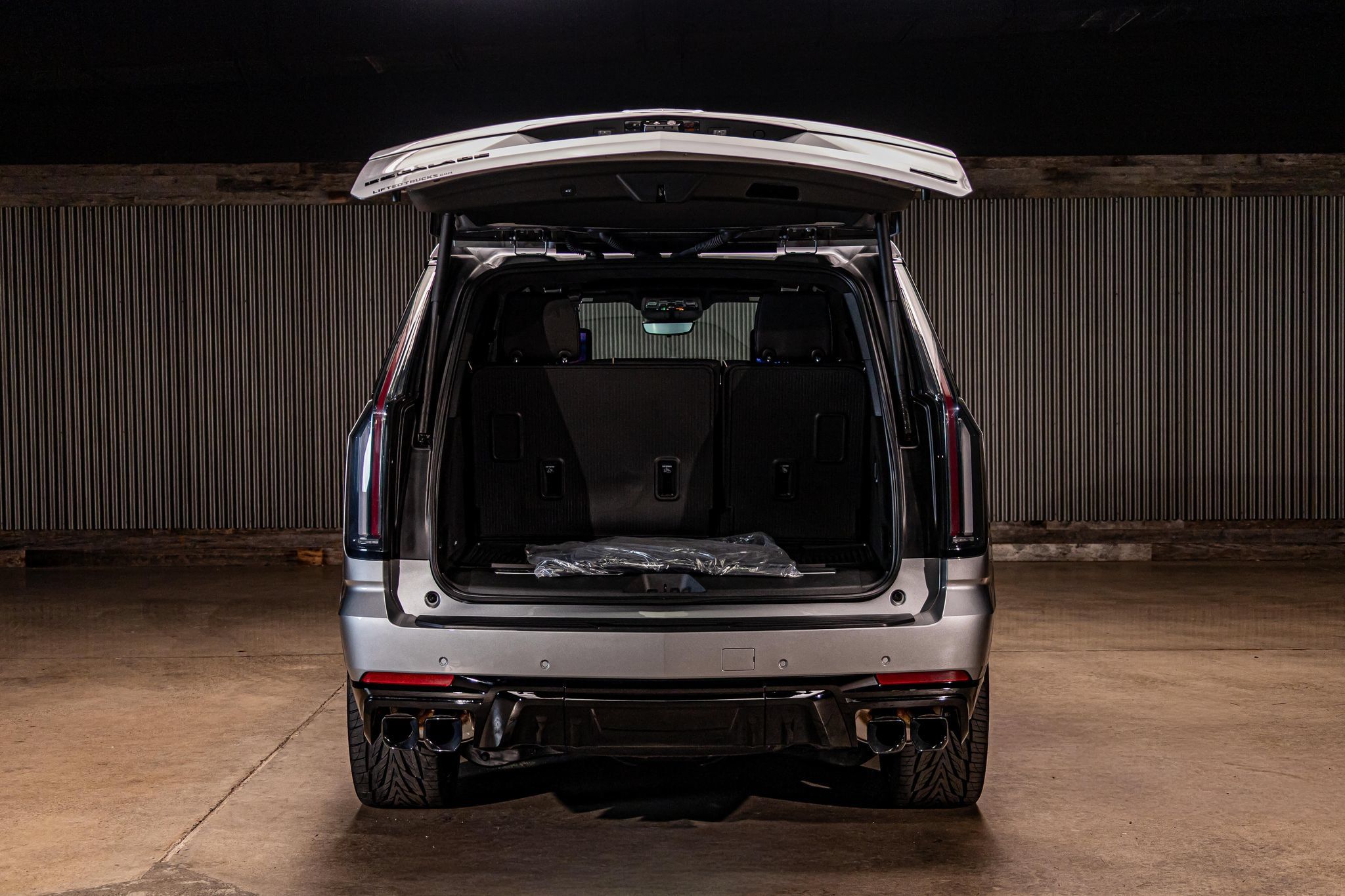 Used 2026 Cadillac Escalade V w/ LPO, ONYX Package AWD/4WD image 9