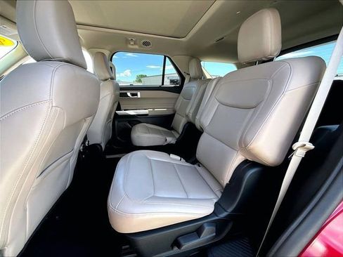 Used 2021 Ford Explorer XLT w/ Equipment Group 202A AWD/4WD image 15