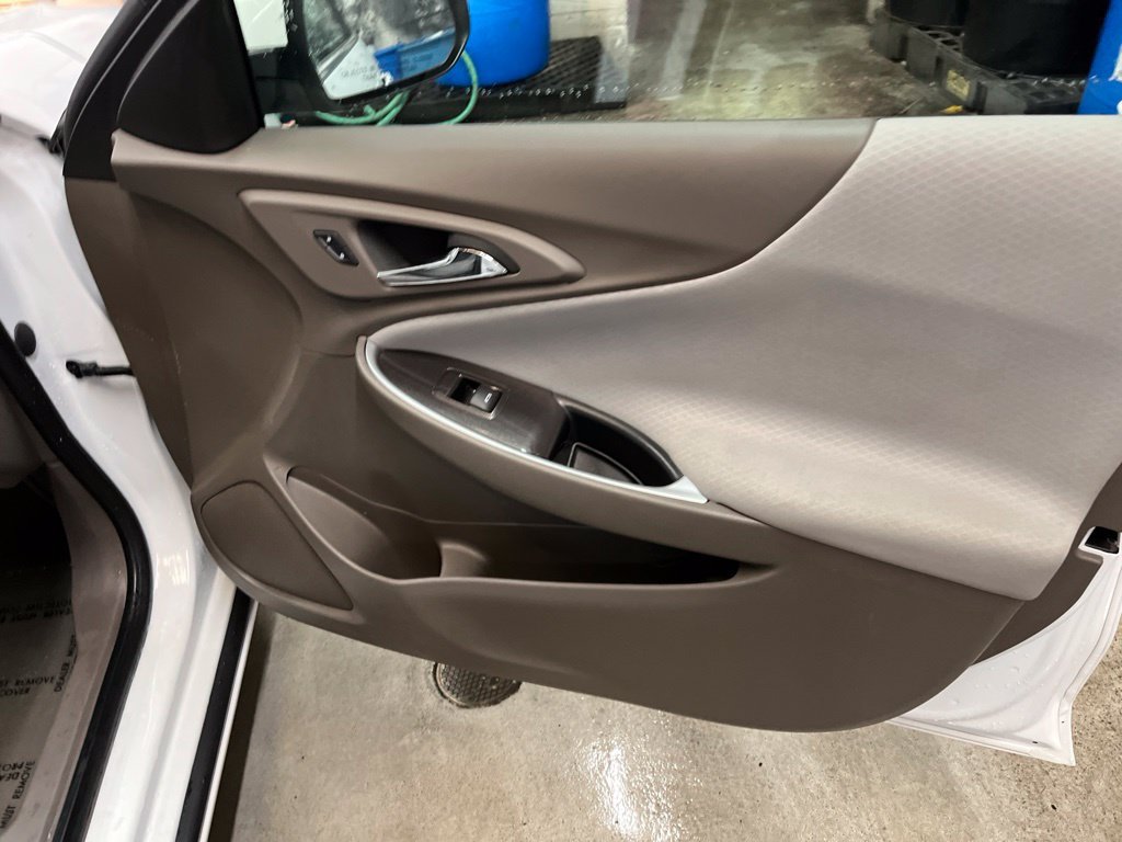 Used 2025 Chevrolet Malibu LT FWD image 36